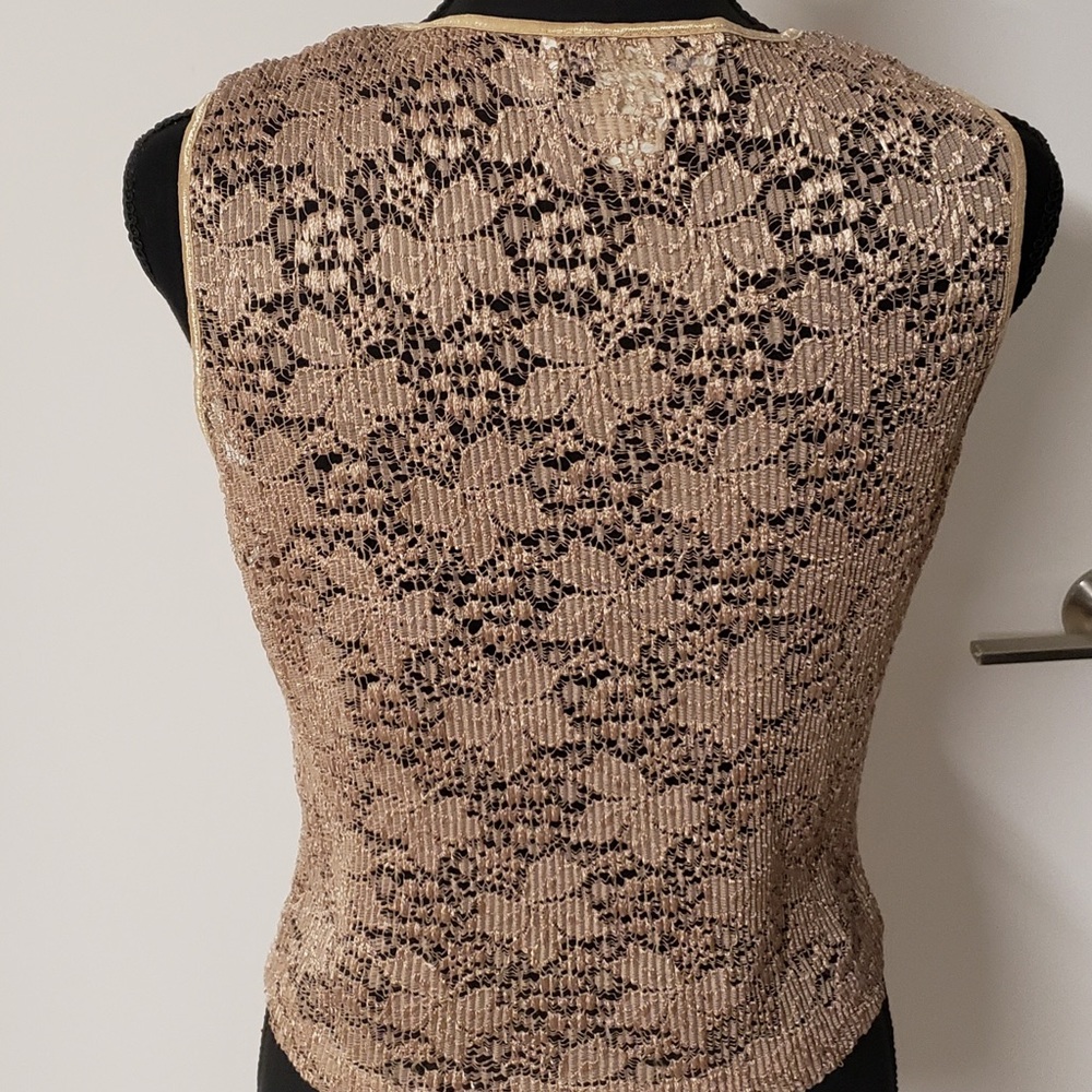 Lace top. - Picture 4 of 4